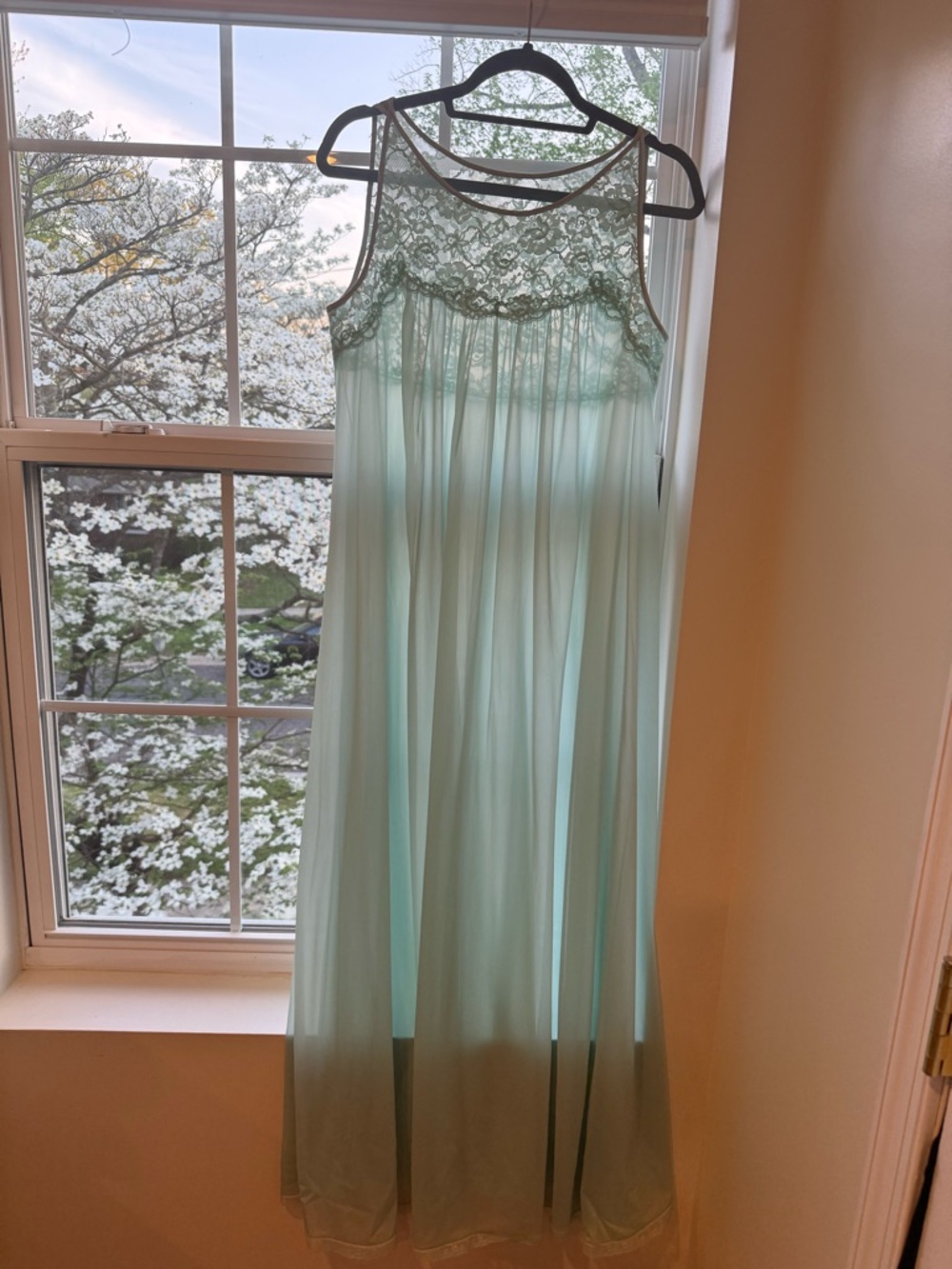 Vintage Vanity Fair sea foam green night gown/dress . Size S Maxi length.